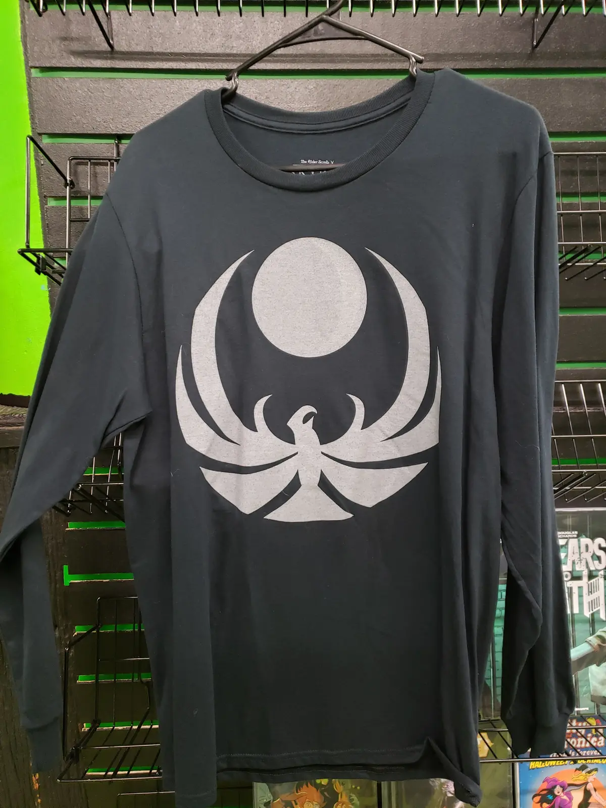 Loot Crate Elder Scrolls V Skyrim Nightingale Symbol Black Light Reactive T-Shirt M 1