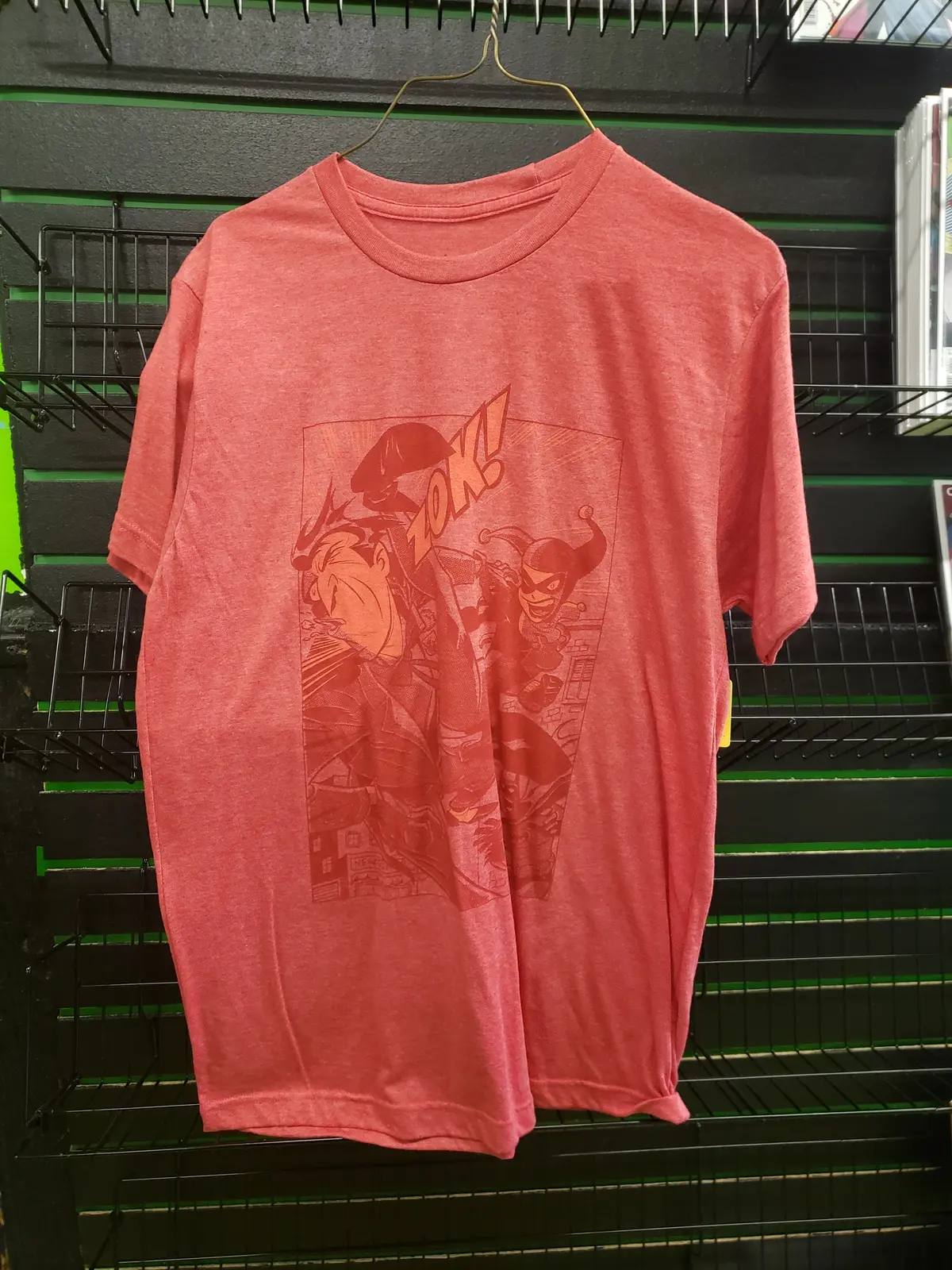 Harley Quinn Punching Joker Shirt Size M 1
